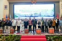 Wali Kota Padang Fadly Amran membuka kegiatan Promoting Rise Through Triple Helix di Aula Gedung PKM PNP, Kamis (8/10/2026). (Foto: Pemko Padang)