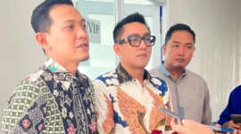 Ketua Komisi II DPRD Kota Padang Rachmad Wijaya saat diwawancarai awak media usai rapat kerja bersama PT Pertamina Patra Niaga dan Dinas Perdagangan Kota Padang, Rabu (14/10/2026). (Foto: Istimewa)