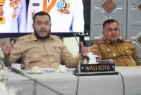 Wali Kota Padang Fadly Amran memimpin rapat koordinasi persiapan Diplomatic Dinner Bajamba di Gedung Putih, Rumah Dinas Wali Kota Padang, Senin (19/10/2026). (Foto: Pemko Padang)