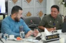Wali Kota Padang Fadly Amran saat memimpin rapat Smart City bersama pimpinan OPD Pemko Padang di Gedung Putih, Rumah Dinas Wali Kota, Jumat (9/10/2026). (Foto: Pemko Padang)