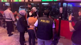 Satresnarkoba Polres Limapuluh Kota menggelar razia di tempat hiburan malam di Kecamatan Guguak, Kabupaten Lima Puluh Kota, Kamis (8/10/2026) malam. (Foto: Polda Sumbar)