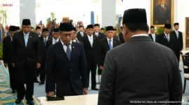Rocky Gerung resmi dilantik sebagai anggota Dewan Pertimbangan Presiden (Wantimpres) di Istana Negara, Jakarta, Jumat (2/10/2026). (Foto: YT Sekretariat Presiden)