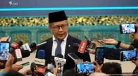 Rocky Gerung memberikan keterangan pers usai dilantik sebagai anggota Wantimpres di Istana Kepresidenan, Jumat (2/10/2026). (Foto: YT Sekretariat Presiden)