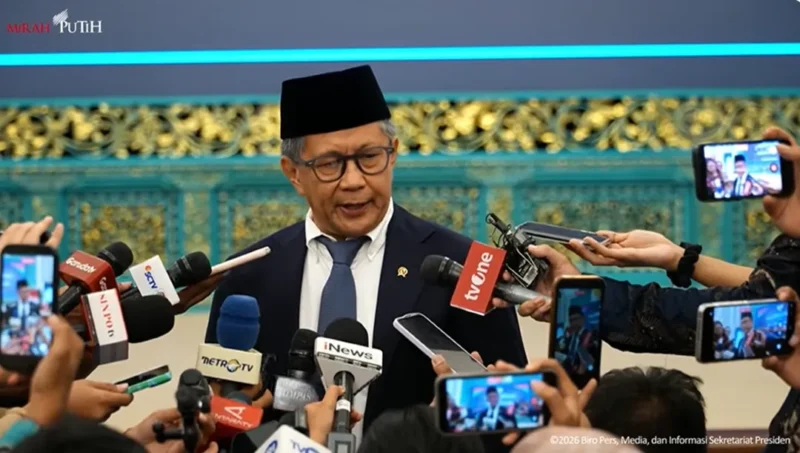 Rocky Gerung memberikan keterangan pers usai dilantik sebagai anggota Wantimpres di Istana Kepresidenan, Jumat (2/10/2026). (Foto: YT Sekretariat Presiden)