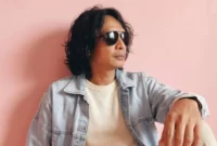 Ronald Dewa merilis album Galau Gagal Move On berisi kisah cinta dan kehilangan. (Foto: IG @univlox)