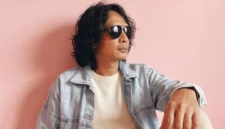 Ronald Dewa merilis album Galau Gagal Move On berisi kisah cinta dan kehilangan. (Foto: IG @univlox)