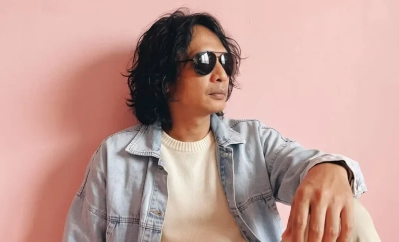 Ronald Dewa merilis album Galau Gagal Move On berisi kisah cinta dan kehilangan. (Foto: IG @univlox)