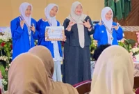 Tiga siswa SMK SMAK Padang meraih Juara 2 dan Poster Terbaik di Lomba Kimia XXX Unand 2026 lewat inovasi biodiesel dari limbah. (Foto: Humas SMK SMAK Padang)