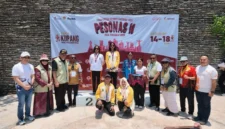 Gubernur Sumbar, Mahyeldi Ansharullah mengunjungi para atlet SOIna Sumbar yang berlaga di PESONAS II 2026 di Kupang, NTT, Sabtu (17/10/2026). (Foto: Adpsb)