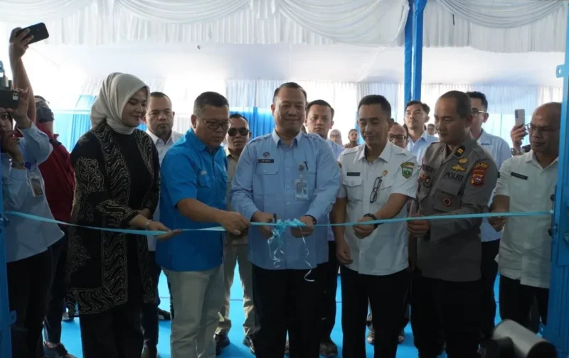 Sekdako Padang Panjang, Doni Hendra meresmikan SPPG Bukit Surungan, Rabu (14/10/2026). (Foto: Diskominfo Padang Panjang)