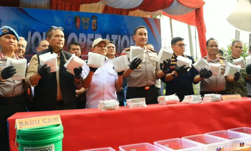 Kapolri mengungkap penyitaan hampir 1,2 ton narkotika dari laboratorium sabu di Aceh. (Foto: Humas Polri)