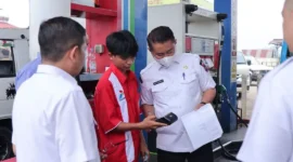 Satgas Pengendalian dan Pengawasan Pendistribusian BBM dan LPG 3 Kilogram melakukan inspeksi mendadak di beberapa SPBU Payakumbuh, Rabu (7/10/2026). (Foto: MC Payakumbuh)