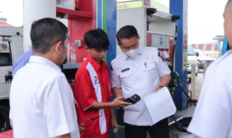 Satgas Pengendalian dan Pengawasan Pendistribusian BBM dan LPG 3 Kilogram melakukan inspeksi mendadak di beberapa SPBU Payakumbuh, Rabu (7/10/2026). (Foto: MC Payakumbuh)