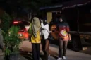 Satpol PP Padang mengamankan 18 perempuan dalam operasi dini hari yang menyasar rumah kos, kafe, dan fasilitas umum, Rabu dini hari (14/10/2026). (Foto: Humas Satpol PP Padang)