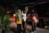 Satpol PP Padang mengamankan 18 perempuan dalam operasi dini hari yang menyasar rumah kos, kafe, dan fasilitas umum, Rabu dini hari (14/10/2026). (Foto: Humas Satpol PP Padang)