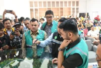 Sekda Padang, Raju Minropa mendampingi anggota Komisi V DPR RI, Zigo Rolanda meninjau proyek Flyover Sitinjau Lauik I, Kamis (22/10/2026). (Foto: Pemko Padang)