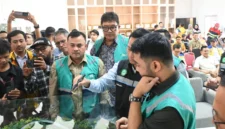 Sekda Padang, Raju Minropa mendampingi anggota Komisi V DPR RI, Zigo Rolanda meninjau proyek Flyover Sitinjau Lauik I, Kamis (22/10/2026). (Foto: Pemko Padang)