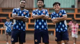 Pemain Semen Padang FC menjalani latihan jelang melawan PSMS Medan, Sabtu (17/10/2026). (Foto: IG @semenpadangfcid)