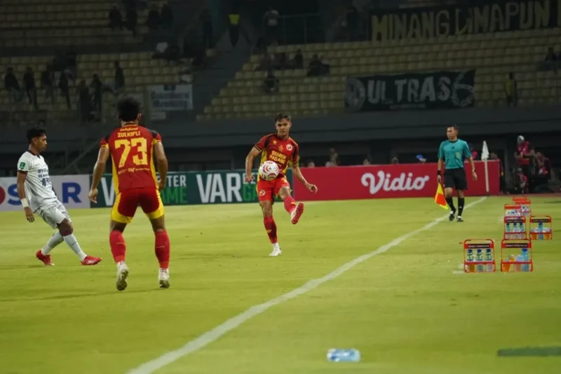 Pemain Semen Padang FC saat pertandingan melawan PSPS Pekanbaru, Minggu (4/10/2026). (Foto: MO Semen Padang FC)