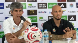 Pelatih Semen Padang FC, Stefano Cugurra saat konferensi pers jelang laga melawan Sumsel United. (Foto: MO Semen Padang FC)