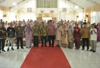 Gubernur Sumbar Mahyeldi saat menghadiri Seminar Nasional dalam rangka peringatan 100 tahun Institut Nasional Sjafei (INS) Kayutanam, Kabupaten Padang Pariaman, Sabtu (31/10/2026). (Foto: Adpsb)