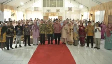 Gubernur Sumbar Mahyeldi saat menghadiri Seminar Nasional dalam rangka peringatan 100 tahun Institut Nasional Sjafei (INS) Kayutanam, Kabupaten Padang Pariaman, Sabtu (31/10/2026). (Foto: Adpsb)