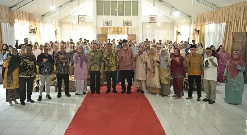 Gubernur Sumbar Mahyeldi saat menghadiri Seminar Nasional dalam rangka peringatan 100 tahun Institut Nasional Sjafei (INS) Kayutanam, Kabupaten Padang Pariaman, Sabtu (31/10/2026). (Foto: Adpsb)