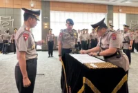 Kapolda Sumbar Irjen Pol. Jawari memimpin Sertijab Dirlantas dan melantik Kabidkum di Ruang Jenderal Soekanto Lantai IV Mapolda Sumbar, Rabu (21/10/2026). (Foto: Polda Sumbar)