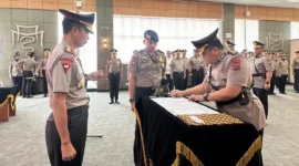 Kapolda Sumbar Irjen Pol. Jawari memimpin Sertijab Dirlantas dan melantik Kabidkum di Ruang Jenderal Soekanto Lantai IV Mapolda Sumbar, Rabu (21/10/2026). (Foto: Polda Sumbar)