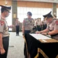Kapolda Sumbar Irjen Pol. Jawari memimpin Sertijab Dirlantas dan melantik Kabidkum di Ruang Jenderal Soekanto Lantai IV Mapolda Sumbar, Rabu (21/10/2026). (Foto: Polda Sumbar)