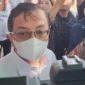 Sestama BNPB Rustian meninggalkan gedung KPK usai menjalani pemeriksaan terkait OTT di BNPB, Rabu (14/10/2026). (Foto: Ist)