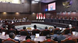 Suasana sidang pengucapan putusan sengketa Perselisihan Hasil Pemilihan Umum Presiden dan Wakil Presiden di Ruang Sidang MK, Selasa (6/10). (Foto Humas/Ifa)