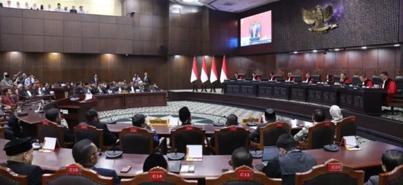 Suasana sidang pengucapan putusan sengketa Perselisihan Hasil Pemilihan Umum Presiden dan Wakil Presiden di Ruang Sidang MK, Selasa (6/10). (Foto Humas/Ifa)