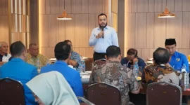 Wali Kota Padang Fadly Amran saat silaturahmi bersama para senior dan pengurus DPD KNPI Sumbar di Takana Nasi Padang, Minggu (25/10/2026). (Foto: Pemko Padang)