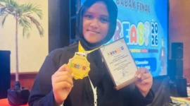 Aisyahana Mazea Idris, siswi MTsN 6 Padang meraih medali emas dan Best Campaign KREASI 2026 lewat inovasi Madrasah Smart Hajj. (Foto: Pemko Padang)