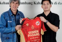 Stefano Cugurra resmi menangani Semen Padang FC di Championship 2026/27. (Foto: IG @semenpadangfcid)