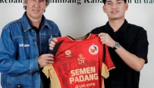 Stefano Cugurra resmi menangani Semen Padang FC di Championship 2026/27. (Foto: IG @semenpadangfcid)
