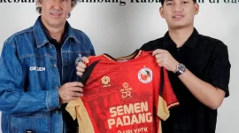 Stefano Cugurra resmi menangani Semen Padang FC di Championship 2026/27. (Foto: IG @semenpadangfcid)