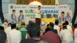 Gubernur Sumbar Mahyeldi saat kegiatan Subuh Mubarak di Masjid Raya Syekh Ahmad Khatib Al-Minangkabawi, Minggu (4/10/2026). (Foto: Adpsb)