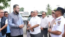 Wali Kota Padang Fadly Amran meninjau tempat khusus parkir truk Koto Lalang, Sabtu (10/10/2026). (Foto: Pemko Padang)