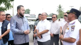 Wali Kota Padang Fadly Amran meninjau tempat khusus parkir truk Koto Lalang, Sabtu (10/10/2026). (Foto: Pemko Padang)