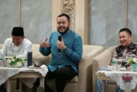 Wali Kota Padang Fadly Amran saat temu ramah dengan para pelaku usaha sektor gastronomi di Pangeran Beach Hotel, Jumat (9/10/2026). (Foto: Pemko Padang)