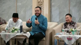 Wali Kota Padang Fadly Amran saat temu ramah dengan para pelaku usaha sektor gastronomi di Pangeran Beach Hotel, Jumat (9/10/2026). (Foto: Pemko Padang)