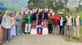Tim Balap sepeda Kota Padang meraih emas Cross Country Relay Porprov XVI Sumbar 2026. (Foto: Pemko Padang)