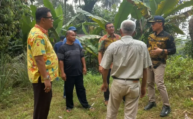 Pemko Padang meninjau lokasi rencana pembangunan SMK Negeri 11 Padang di Jalan Pasar Lalang, Kelurahan Kuranji, Kecamatan Kuranji, Kamis (15/10/2026). (Foto: Pemko Padang)