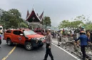 Petugas Satlantas Polres Padang Panjang melakukan olah TKP di lokasi kejadian, Selasa (20/10/2026). (Foto: Satlantas Polres Padang Panjang)