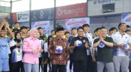 Wakil Wali Kota Padang, Maigus Nasir membuka Turnamen Bola Tangan Antar Kecamatan se-Kota Padang U-17 tahun 2026 di Rafhely Futsal Bypass, Rabu (14/10/2026). (Foto: Pemko Padang)