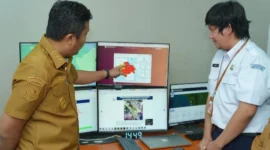 Wakil Gubernur Sumbar, Vasko Ruseimy saat mengunjungi Stasiun Meteorologi Minangkabau, Kabupaten Padang Pariaman, Senin (19/10/2026). (Foto: Adpsb)