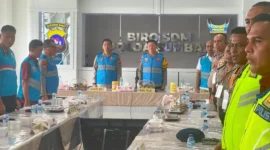 Wakapolda Sumbar Brigjen Pol. Solihin dalam kegiatan pengambilan sumpah dan penandatanganan pakta integritas di Aula Biro SDM Polda Sumbar, Selasa (27/10/2026). (Foto: Polda Sumbar)