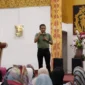 Wakil Ketua DPRD Sumbar, Evi Yandri Rajo Budiman saat menggelar Sosialisasi Perda Nomor 9 Tahun 2018 tentang Fasilitasi Pencegahan Penyalahgunaan Narkotika, Psikotropika, dan Zat Adiktif. (Foto: Ist)